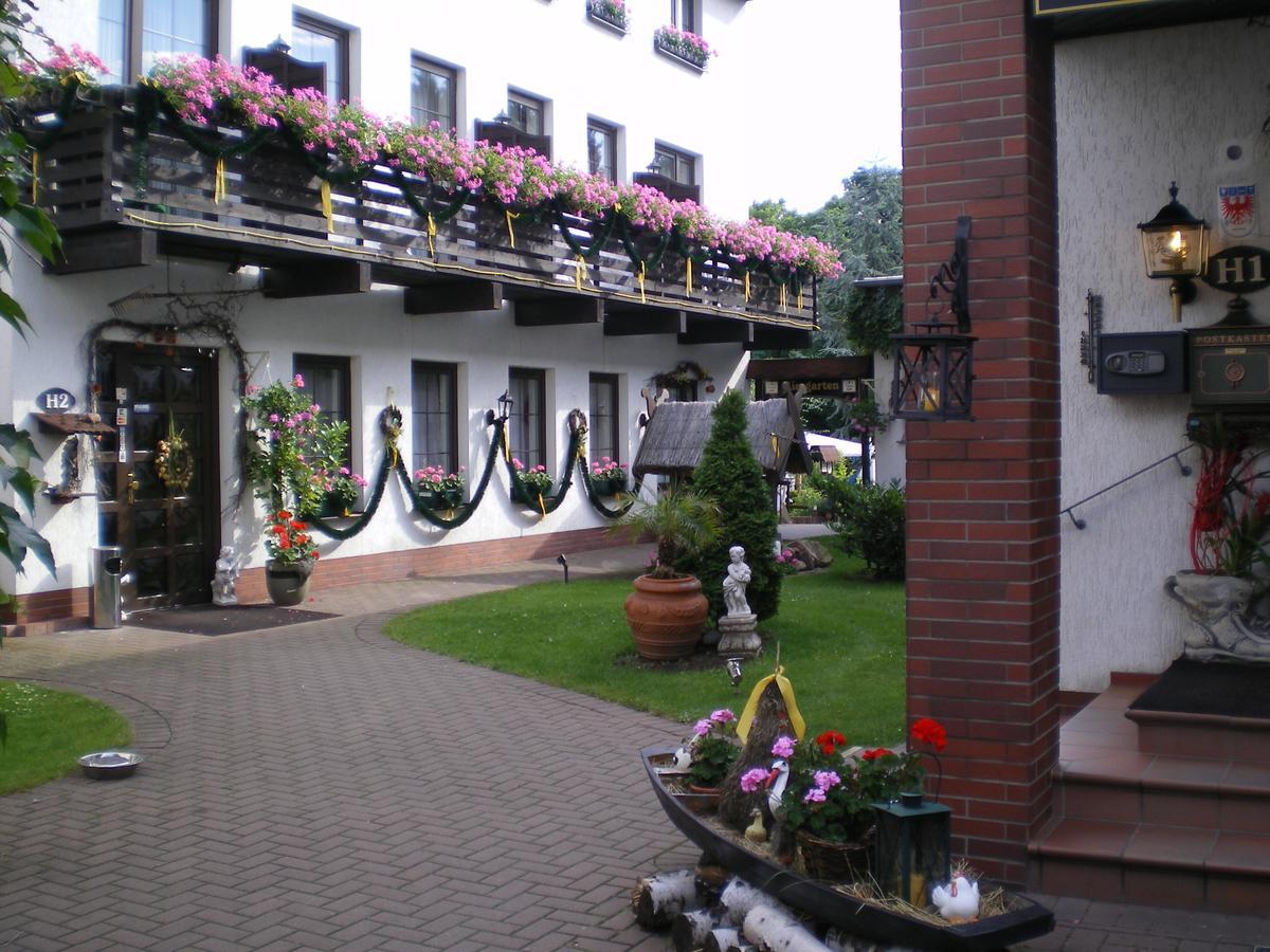 Hotel Am Berg ชเปรมแบร์ก ภายนอก รูปภาพ