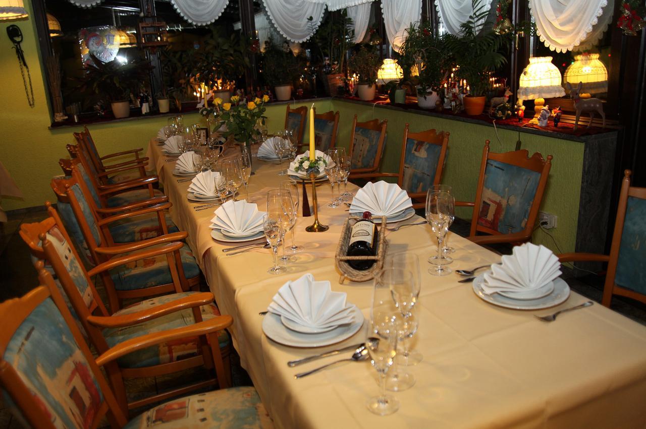 Hotel Am Berg ชเปรมแบร์ก ภายนอก รูปภาพ