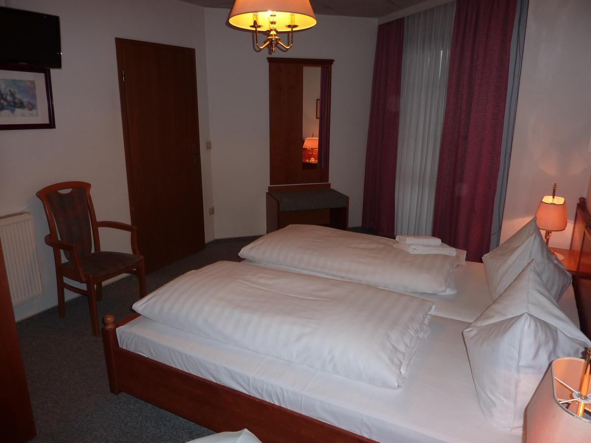 Hotel Am Berg ชเปรมแบร์ก ภายนอก รูปภาพ