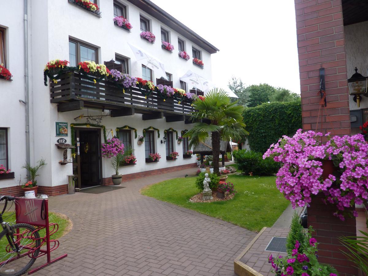 Hotel Am Berg ชเปรมแบร์ก ภายนอก รูปภาพ