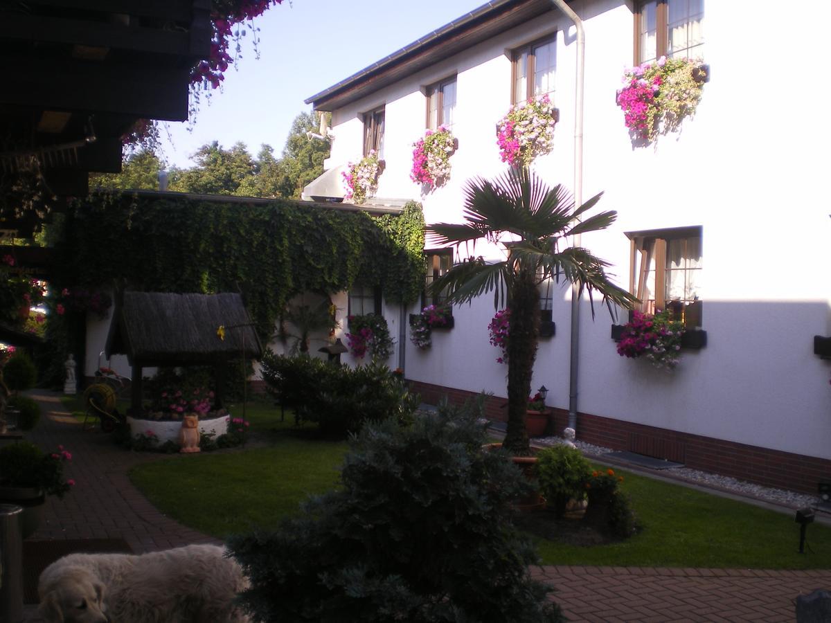 Hotel Am Berg ชเปรมแบร์ก ภายนอก รูปภาพ