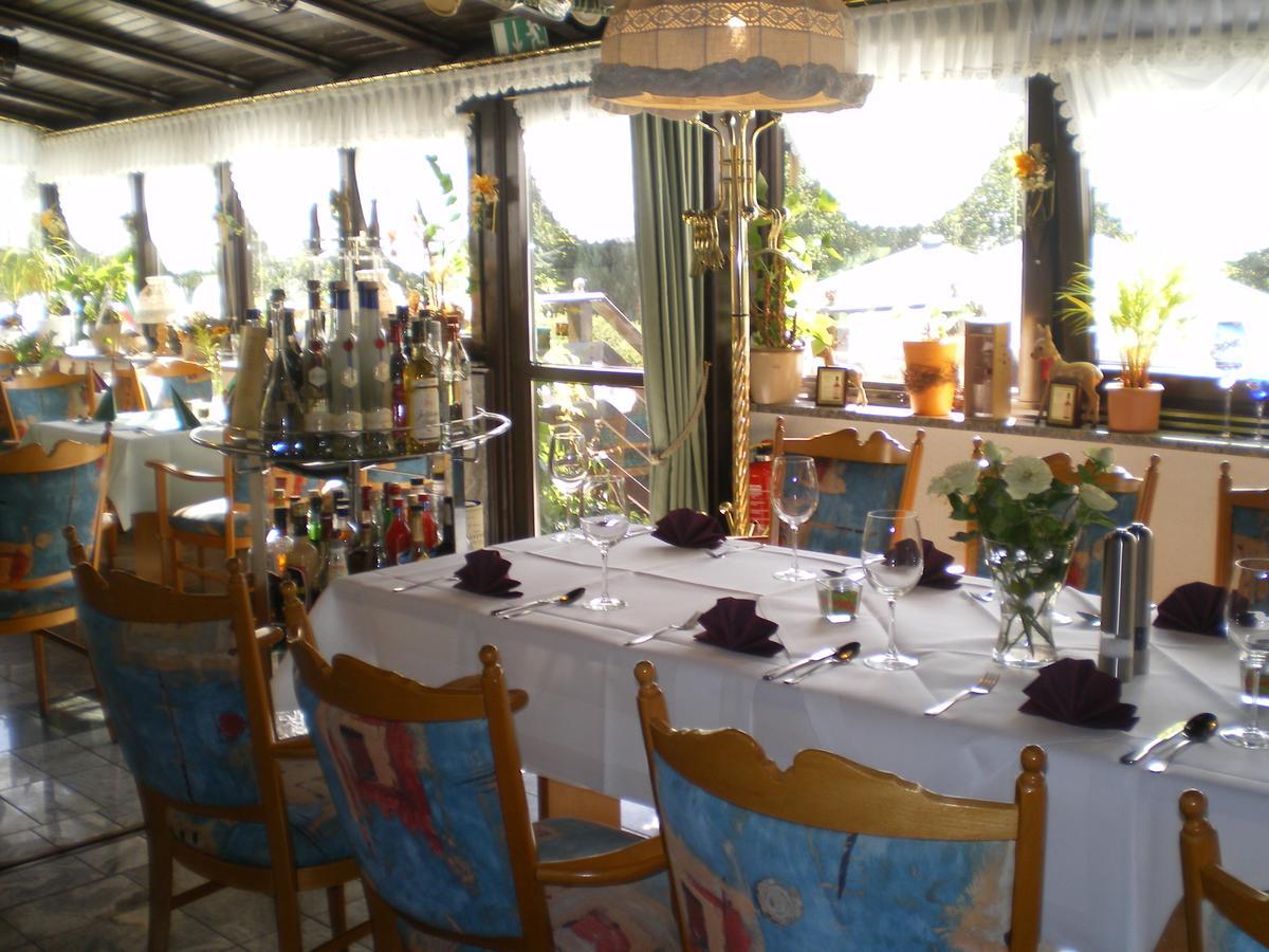 Hotel Am Berg ชเปรมแบร์ก ภายนอก รูปภาพ